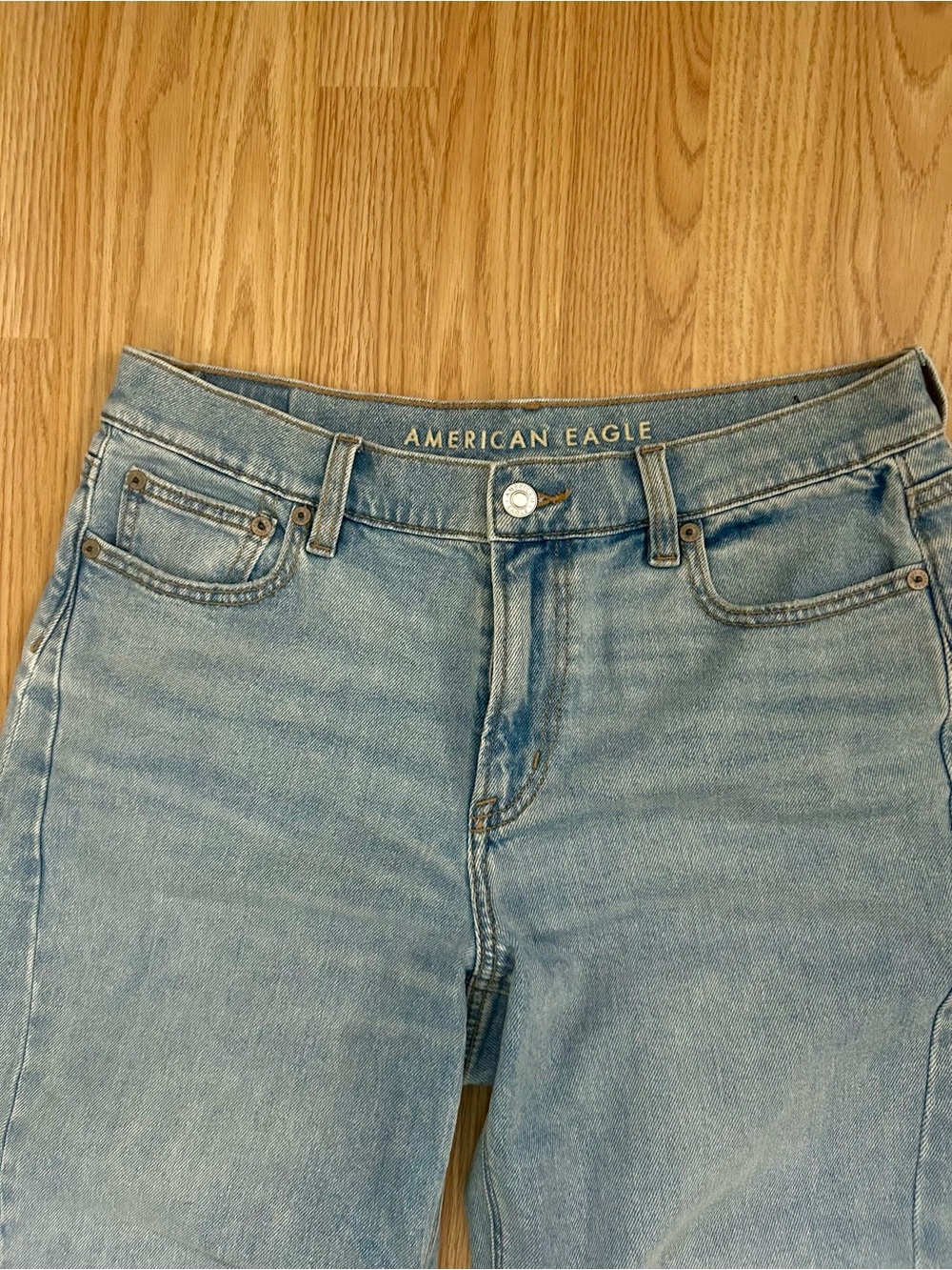 American Eagle Outfitters Women’s Light Wash Barrel Jeans - Light Blue